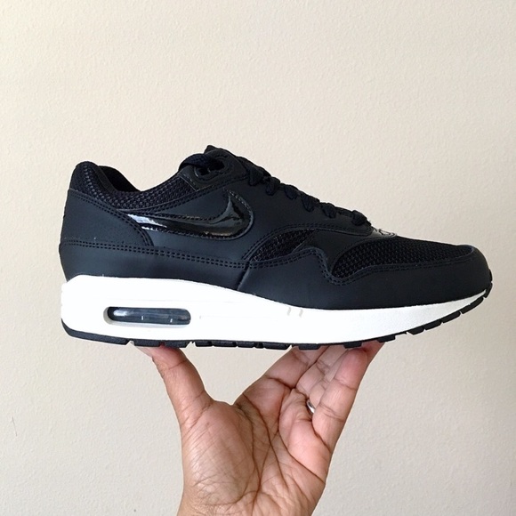 air max 1 black womens